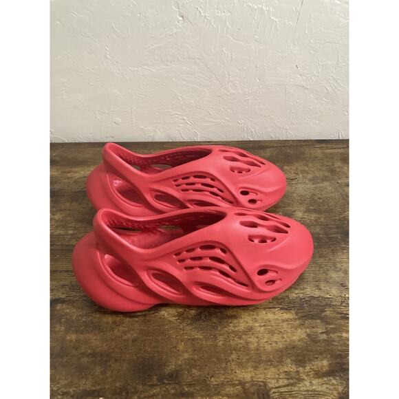 Yeezy Other - Men’s Size 6 Yeezy Foam Runner Vermillion RNNR Foamrunner